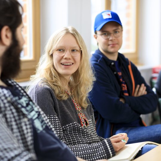 Fyra deltagare i klassrum allmän kurs med extra stöd